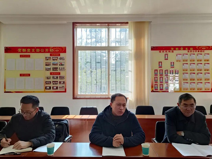 云煤（亿万先生MR）集团党委委员、副总经理张清到可保煤矿公司发展春节送温暖慰问活动