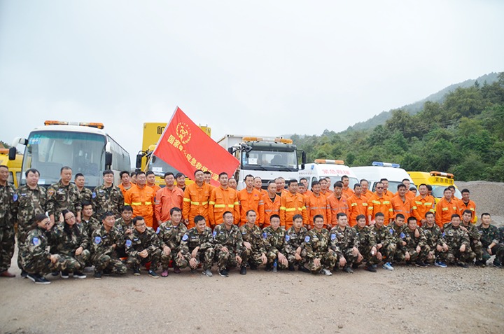 【主题宣传周】加强行列建设 守牢安全防线——矿山应急接济东源队为企业安全出产自动担任振奋有为