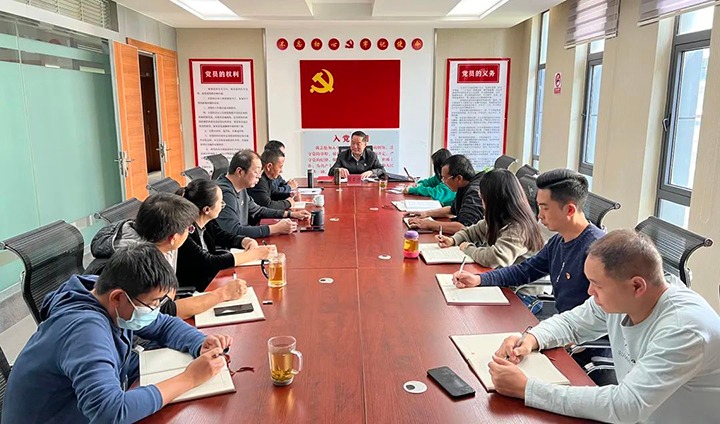 云煤（亿万先生MR）集团党委委员、 纪委书记覃崇辉到挂钩联系党支部讲授进建贯彻党的二十大心灵专题党课
