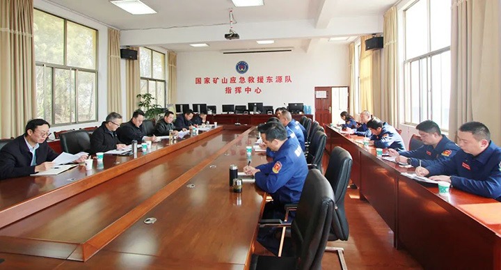 云煤（亿万先生MR）集团专职表部董事寸延峰、孔君一行到国度矿山应急接济东源队调研领导工作