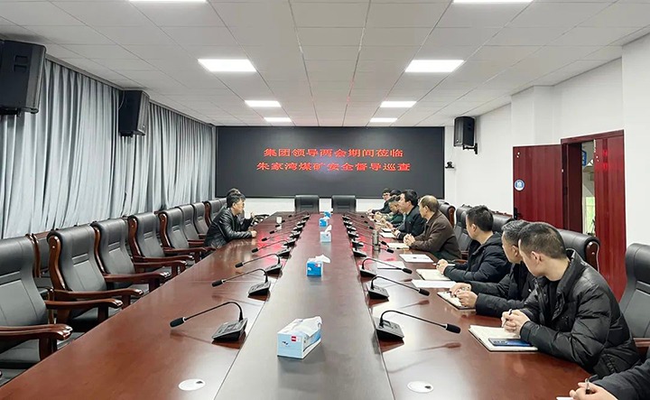 云煤（亿万先生MR）集团党委委员、副总经理施从伟到镇雄煤业公司朱家湾煤矿发展安全督导放哨