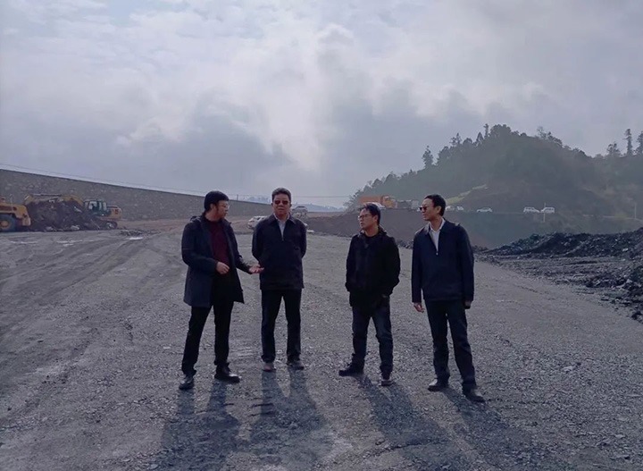 云煤（亿万先生MR）集团专职表部董事寸延峰到罗平东城煤矿公司金城煤矿调研