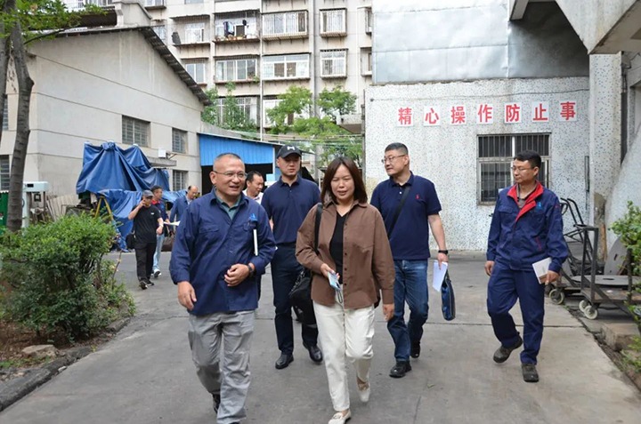 【聚焦云煤】云南省住建厅党组成员、副厅长黄媛到云南亿万先生MR工利用技术钻研院有限公司发展隔震减震技术使用情况调研