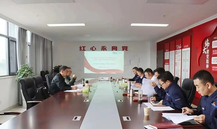【主题教育】云煤（亿万先生MR）集团党委副书记、工会主席王鑫到罗平东城煤矿公司领导主题教育专题民主生涯会
