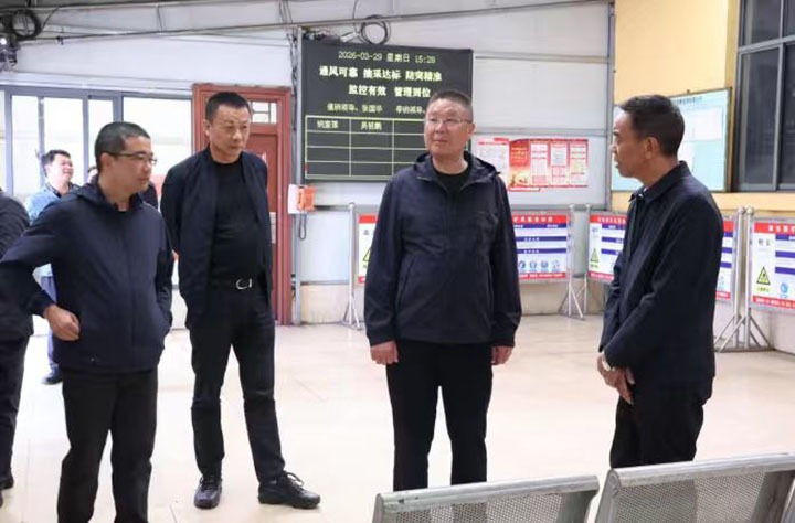曲靖市麒麟区委副书记、区长张忠文到陆东煤矿调研领导出产经营工作