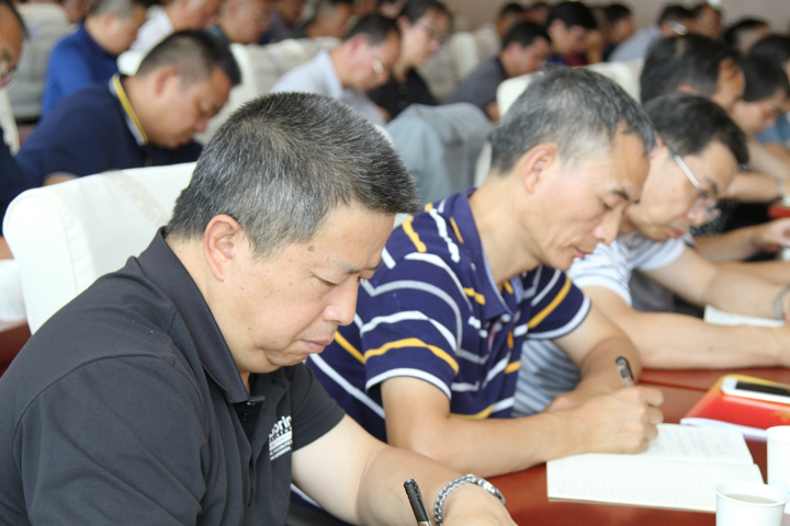 6学员仔细倾听、当真笔记。.png
