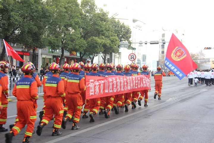 穿城跑活动.JPG